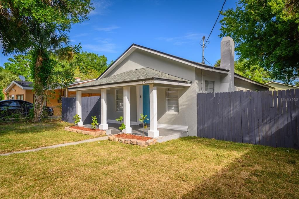 For Sale: $229,990 (3 beds, 2 baths, 1090 Square Feet)