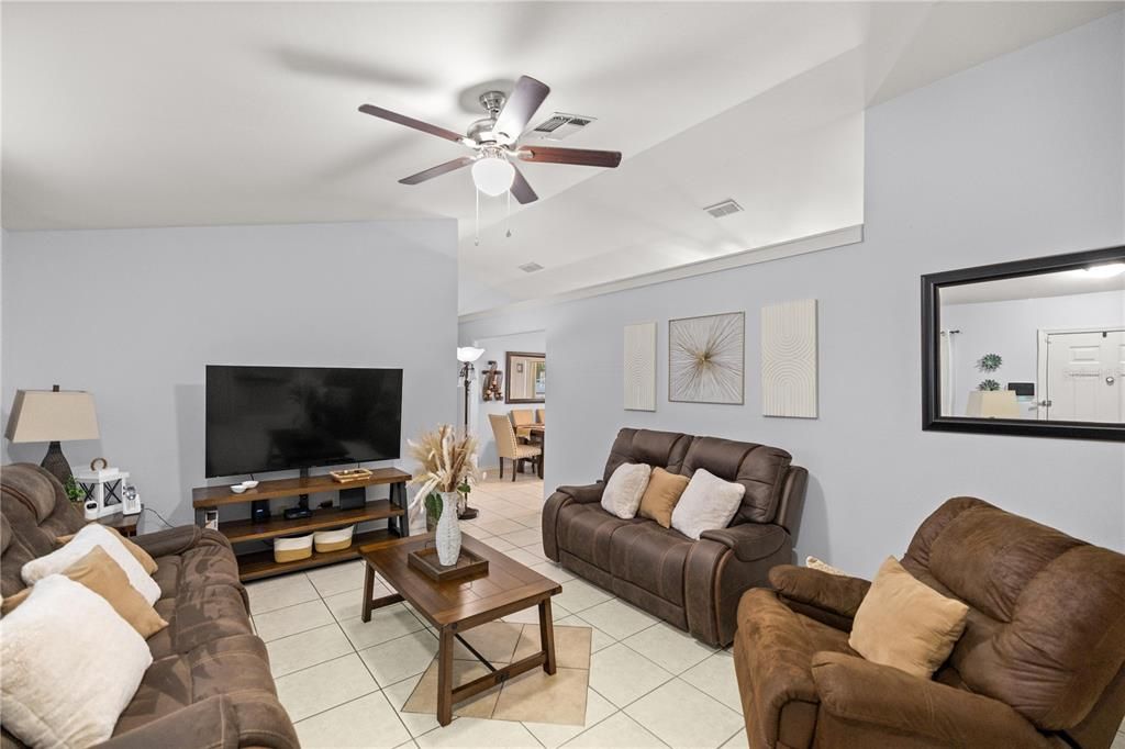 For Sale: $244,900 (3 beds, 2 baths, 1118 Square Feet)