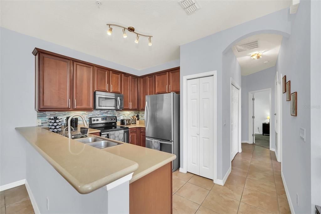 For Sale: $264,900 (2 beds, 2 baths, 1015 Square Feet)