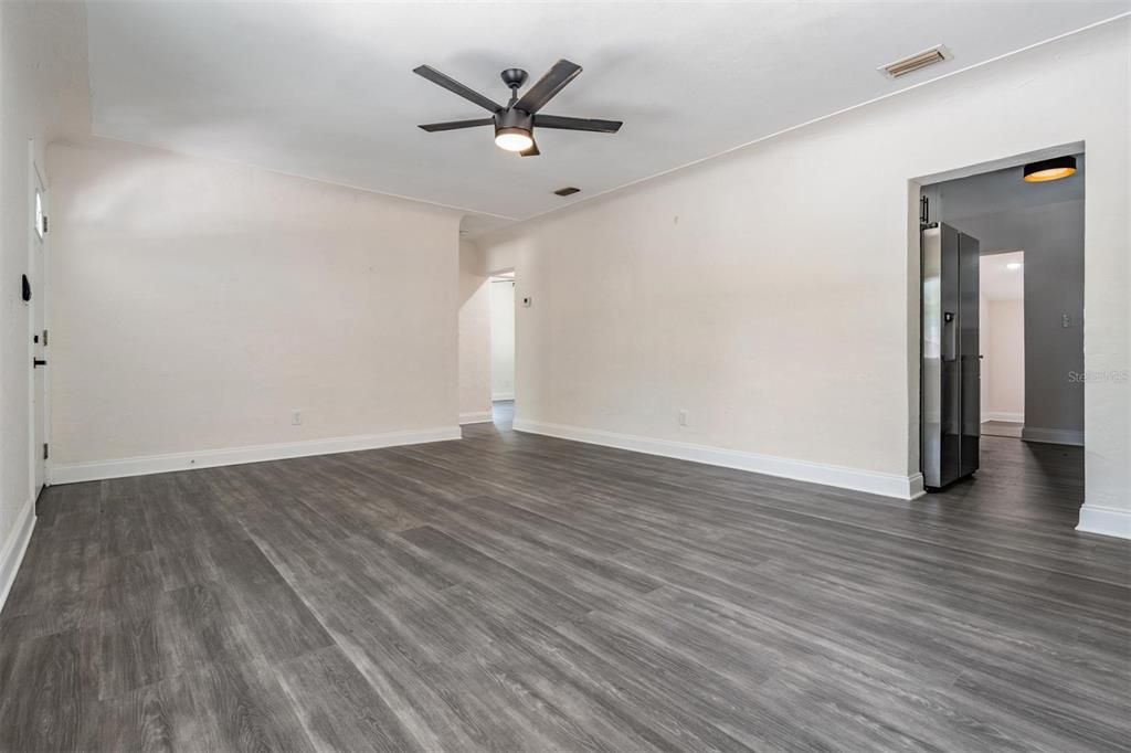For Sale: $384,000 (2 beds, 2 baths, 1048 Square Feet)