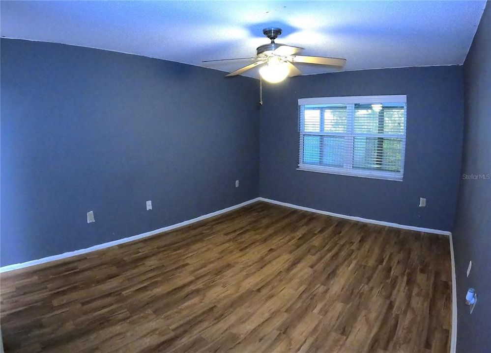 For Sale: $213,900 (2 beds, 2 baths, 1128 Square Feet)