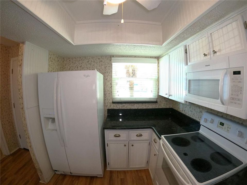 For Sale: $213,900 (2 beds, 2 baths, 1128 Square Feet)