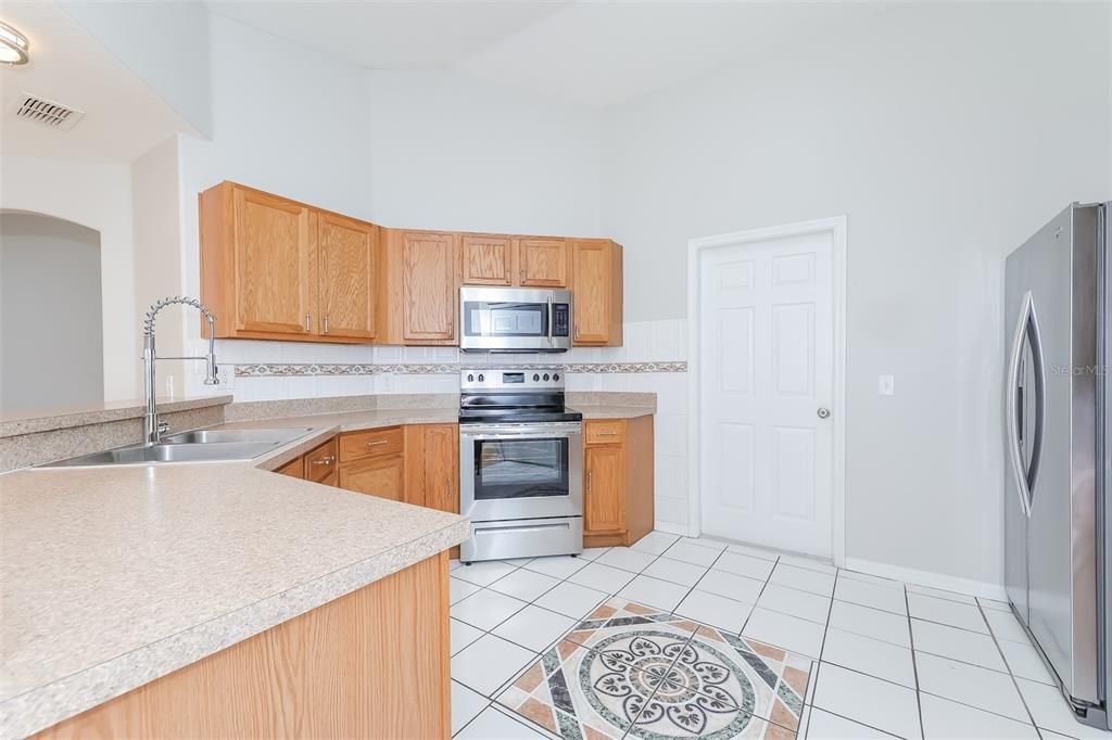 For Rent: $1,745 (3 beds, 2 baths, 1574 Square Feet)