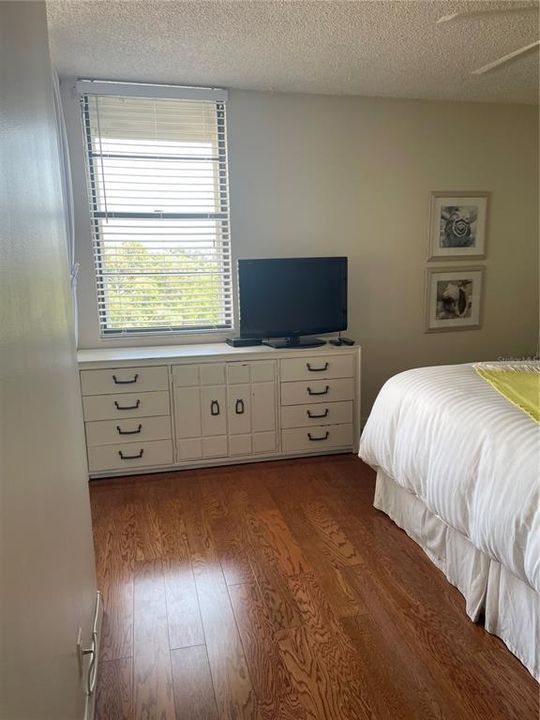 For Rent: $2,300 (1 beds, 1 baths, 790 Square Feet)