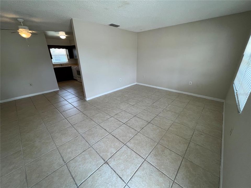 Recently Rented: $1,200 (2 beds, 1 baths, 825 Square Feet)