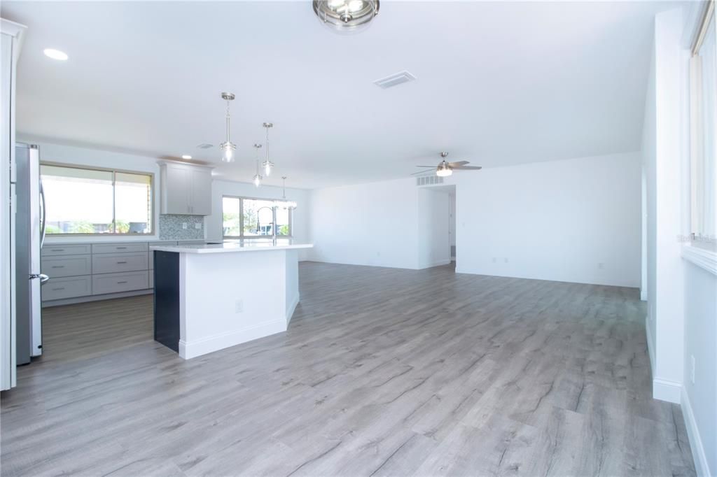 For Sale: $399,800 (2 beds, 2 baths, 1443 Square Feet)