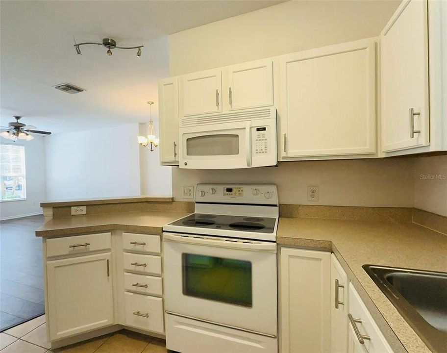 For Sale: $229,800 (2 beds, 1 baths, 1142 Square Feet)