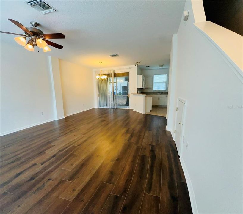 For Sale: $229,800 (2 beds, 1 baths, 1142 Square Feet)