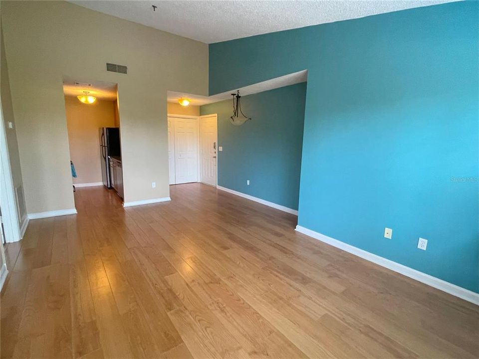 Active With Contract: $154,900 (1 beds, 1 baths, 665 Square Feet)