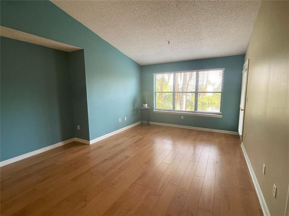 For Sale: $154,900 (1 beds, 1 baths, 665 Square Feet)
