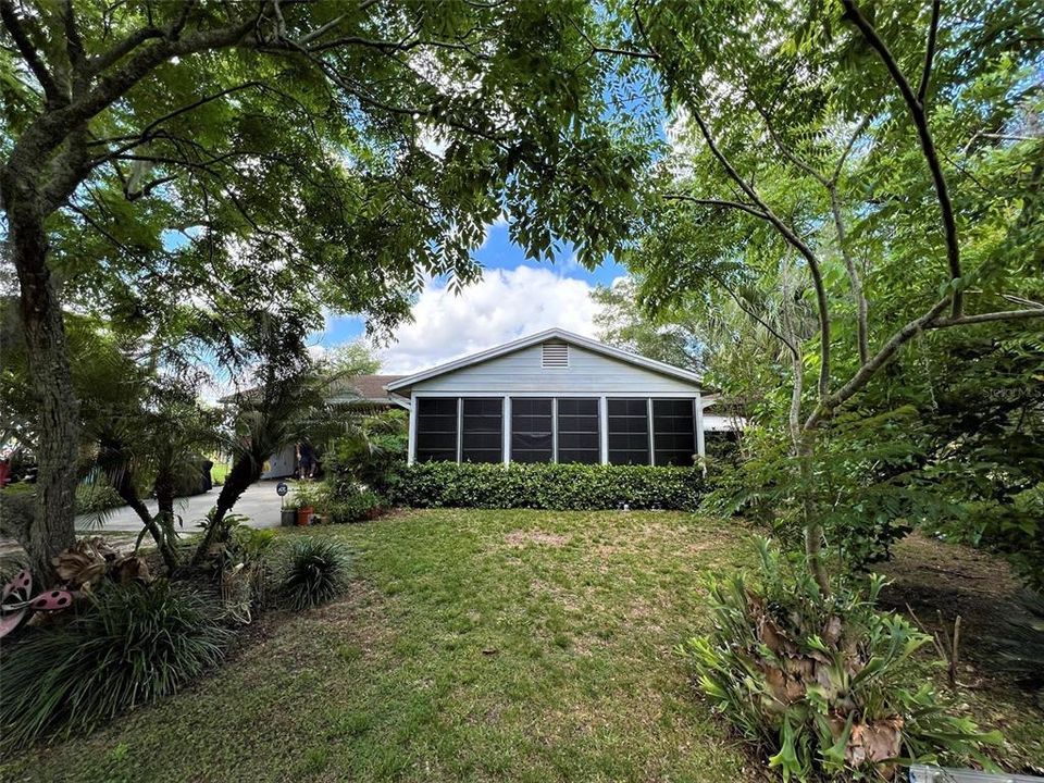 Active With Contract: $550,000 (2 beds, 2 baths, 1086 Square Feet)