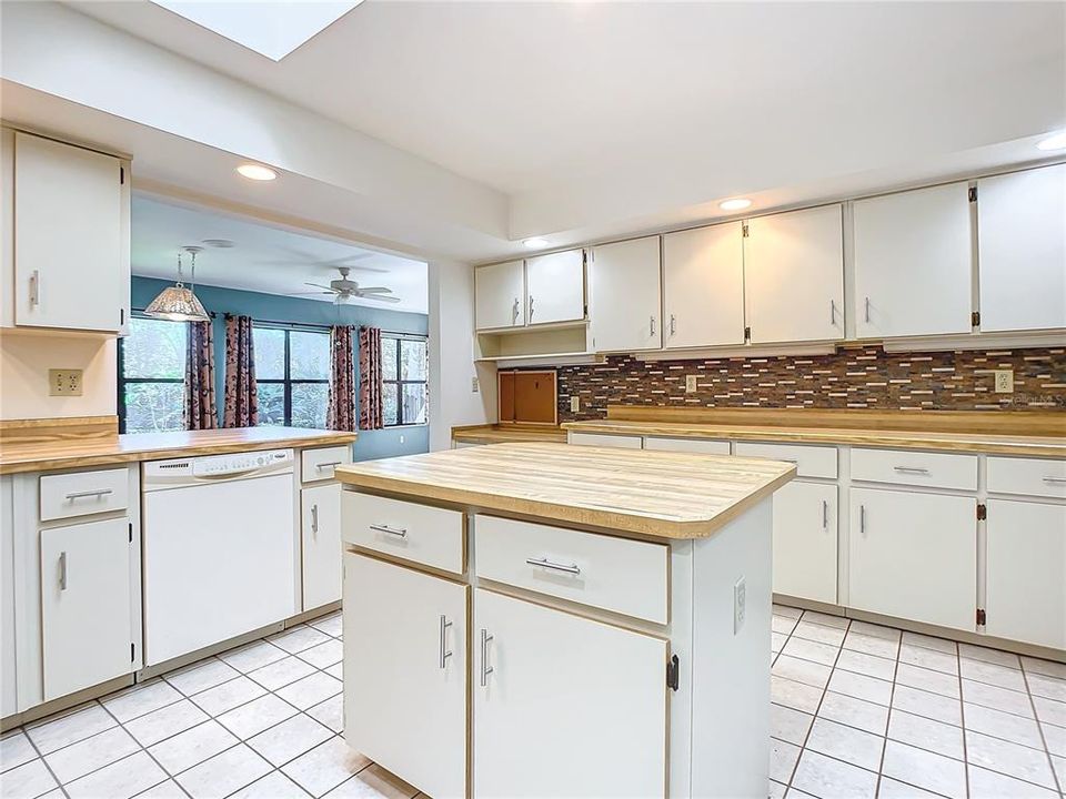 For Sale: $584,900 (3 beds, 3 baths, 2954 Square Feet)