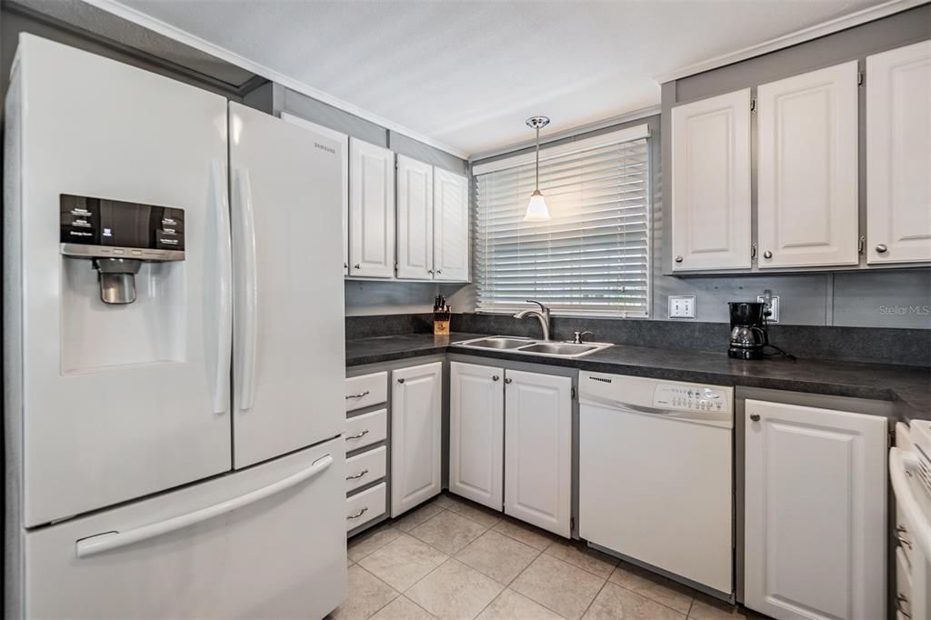Active With Contract: $235,000 (2 beds, 2 baths, 1620 Square Feet)