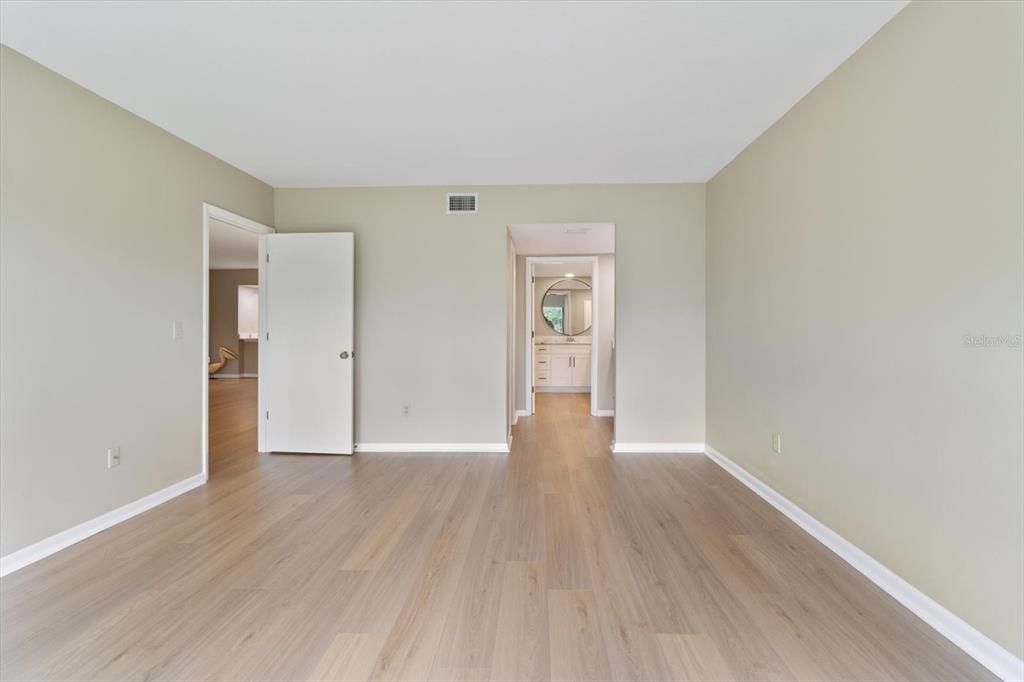 Active With Contract: $219,900 (2 beds, 2 baths, 1410 Square Feet)