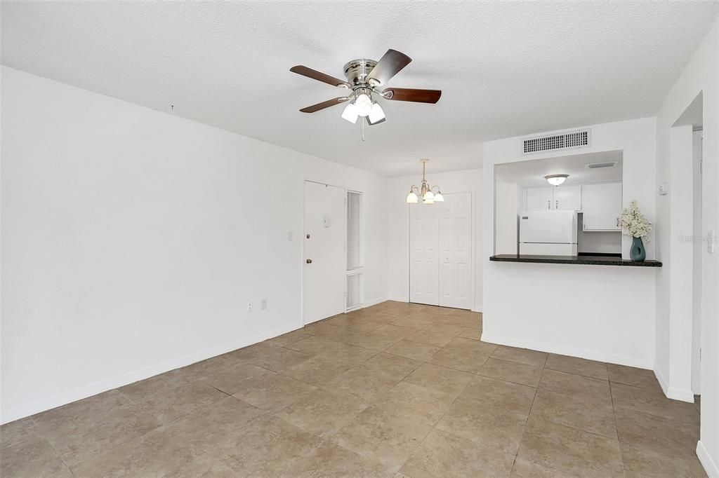 Active With Contract: $145,000 (1 beds, 1 baths, 607 Square Feet)