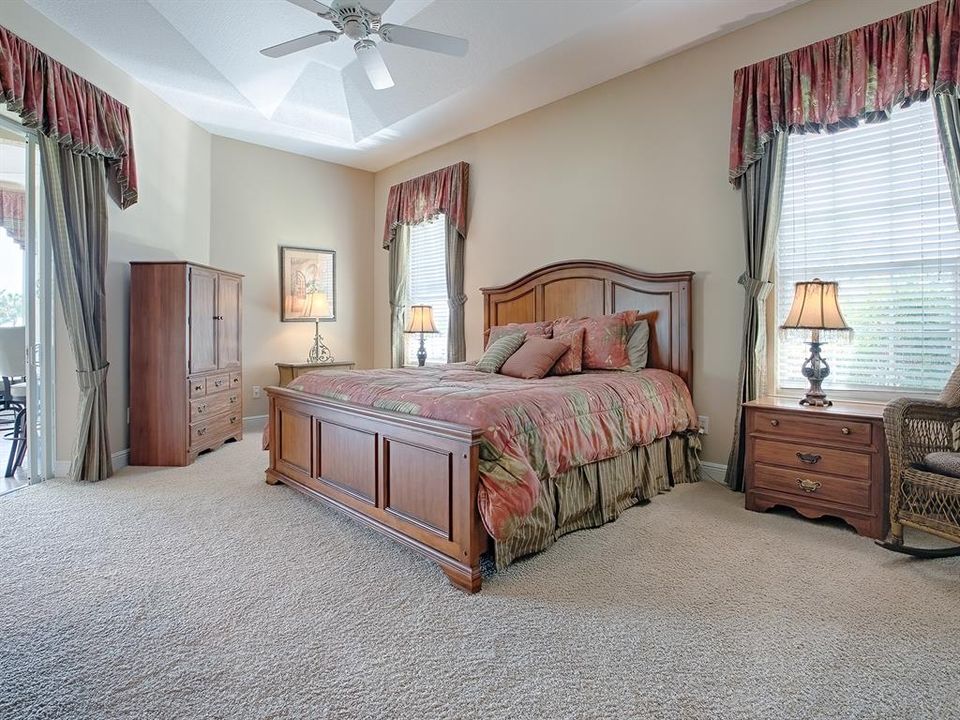 PRIMARY BEDROOM WITH TRAY CEILING AND AN EN-SUITE BATH.