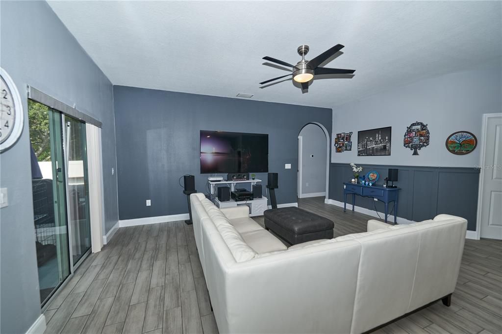 For Sale: $339,900 (4 beds, 2 baths, 1749 Square Feet)