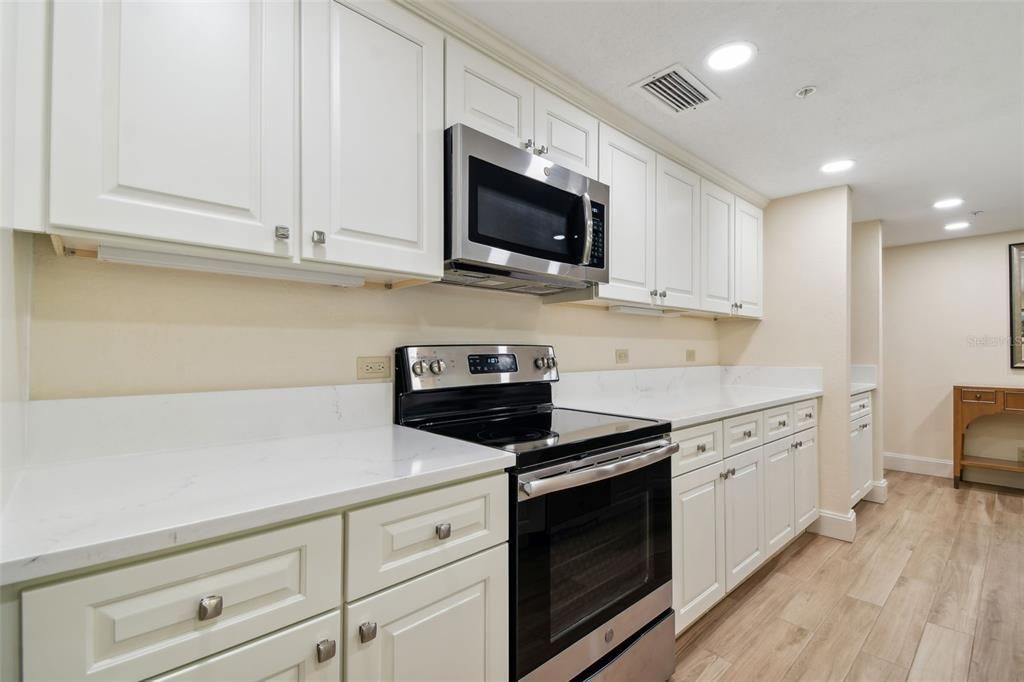 For Sale: $439,900 (2 beds, 2 baths, 1210 Square Feet)