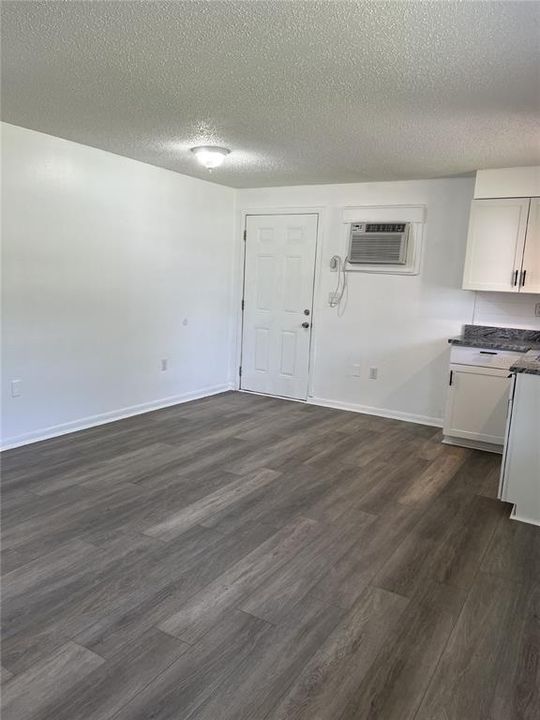 Recently Rented: $950 (1 beds, 1 baths, 520 Square Feet)