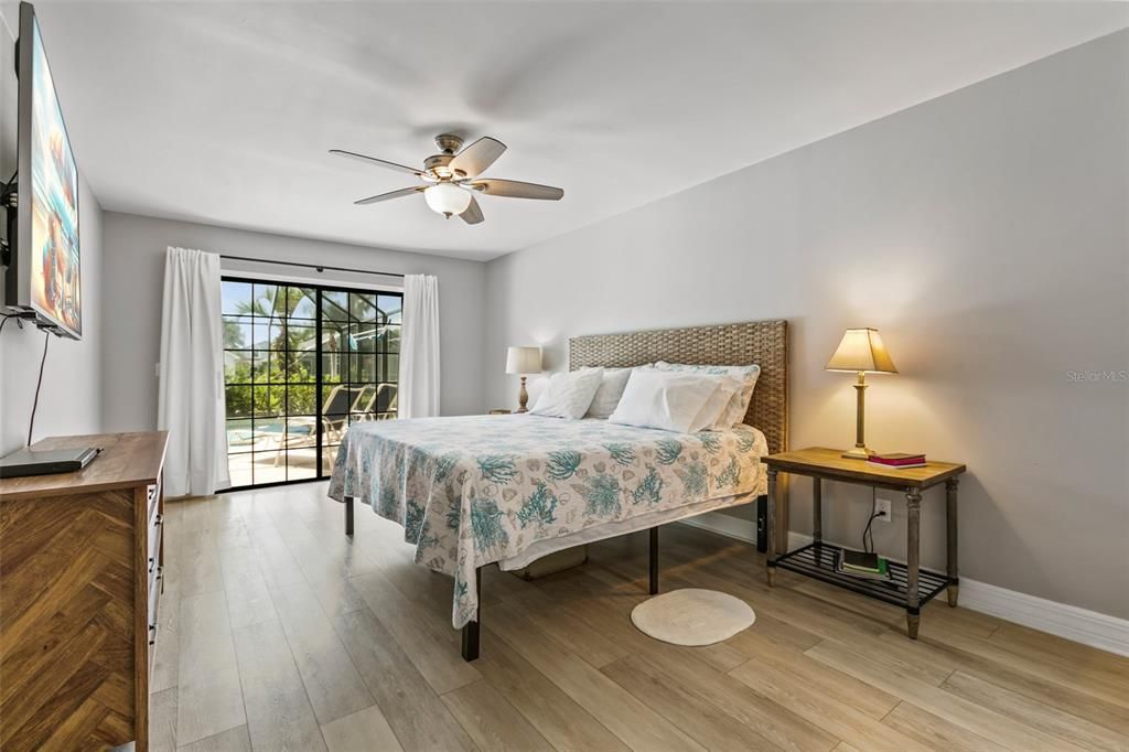 Active With Contract: $758,000 (3 beds, 2 baths, 2461 Square Feet)