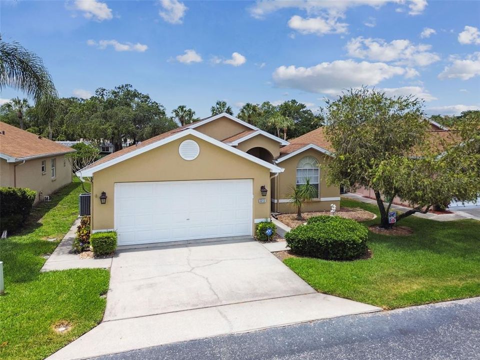 Active With Contract: $345,900 (3 beds, 2 baths, 1586 Square Feet)