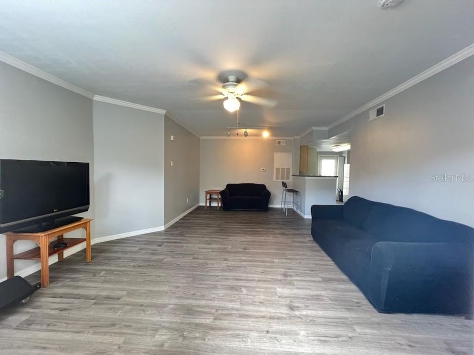 For Sale: $339,000 (1 beds, 1 baths, 792 Square Feet)