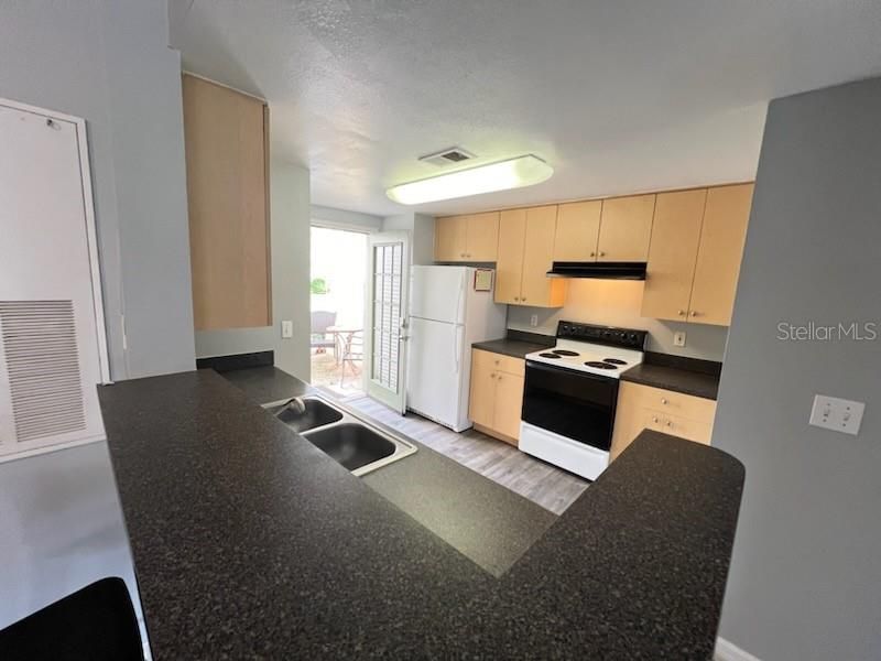 For Sale: $339,000 (1 beds, 1 baths, 792 Square Feet)