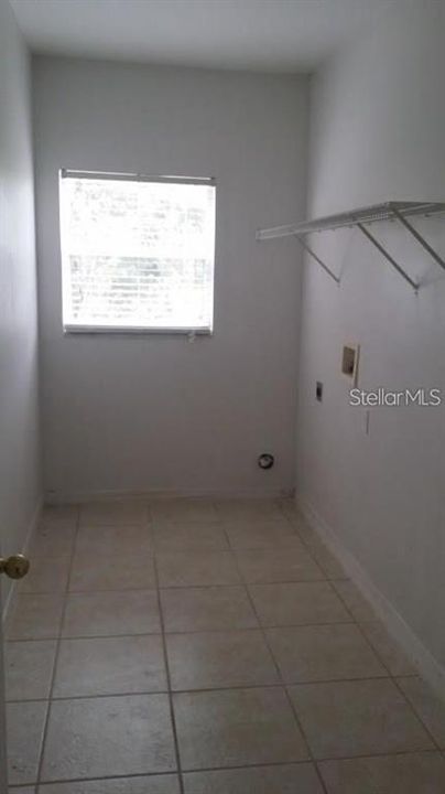 For Rent: $1,800 (4 beds, 2 baths, 2790 Square Feet)