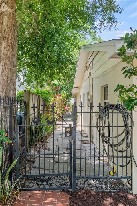 Active With Contract: $469,500 (3 beds, 2 baths, 1310 Square Feet)