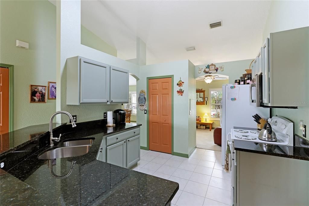 For Sale: $375,000 (3 beds, 2 baths, 1655 Square Feet)