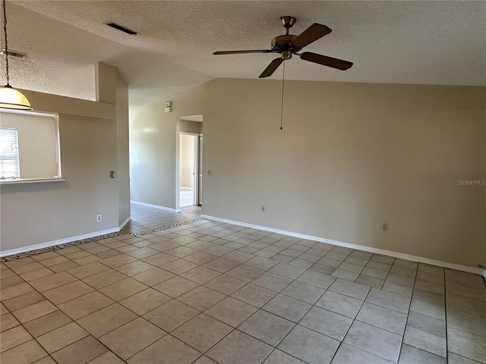 Recently Rented: $1,800 (3 beds, 2 baths, 1171 Square Feet)