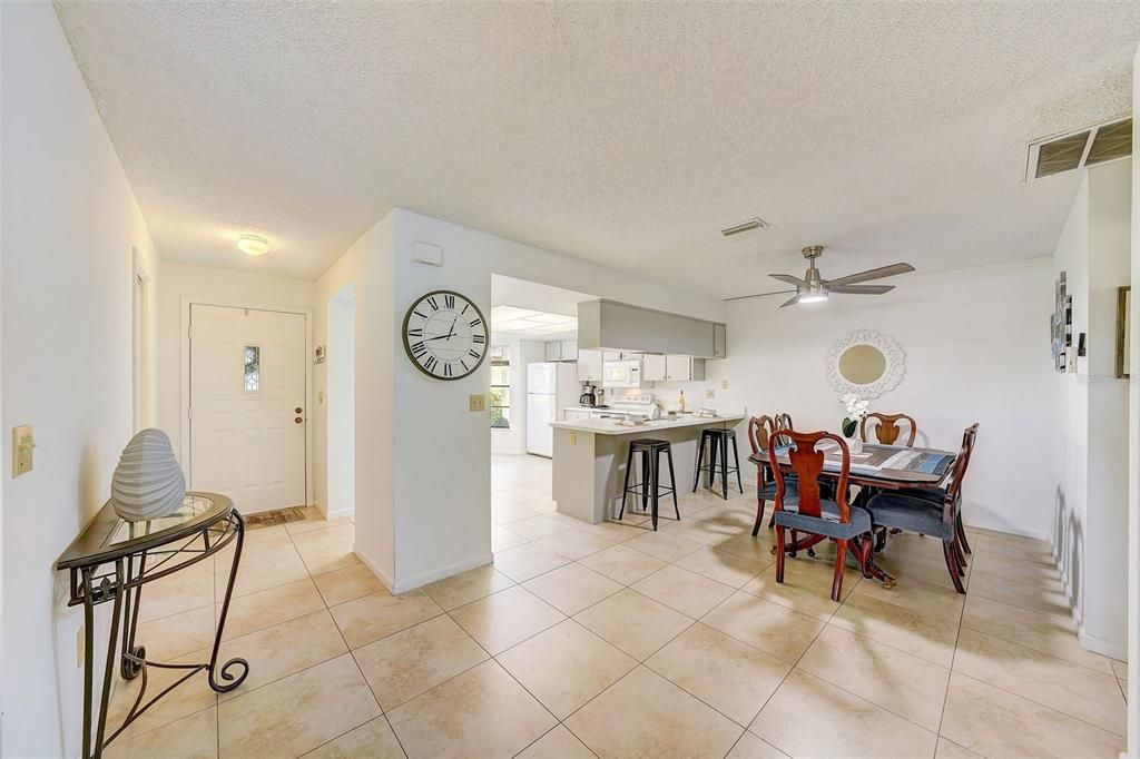 For Sale: $269,900 (2 beds, 2 baths, 1196 Square Feet)