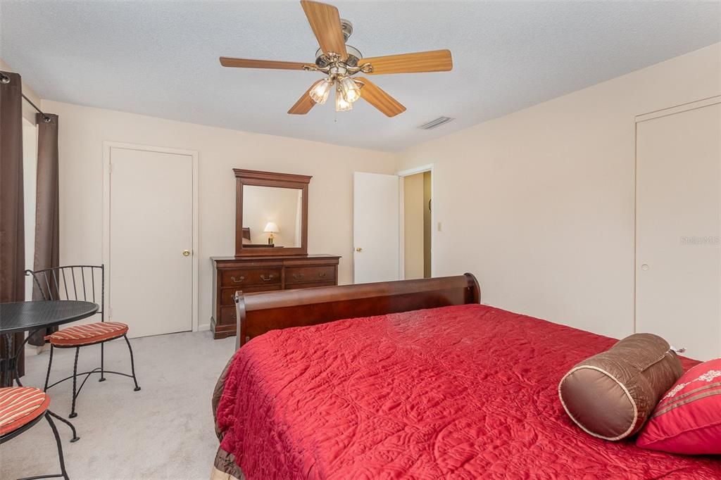 For Sale: $250,000 (2 beds, 1 baths, 1219 Square Feet)
