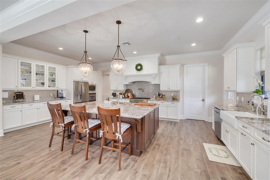 Cooks kitchen - granite counters