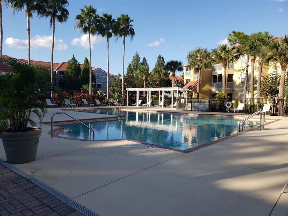 Active With Contract: $1,500 (1 beds, 1 baths, 732 Square Feet)