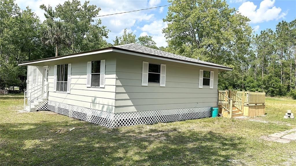 Active With Contract: $210,000 (3 beds, 1 baths, 988 Square Feet)