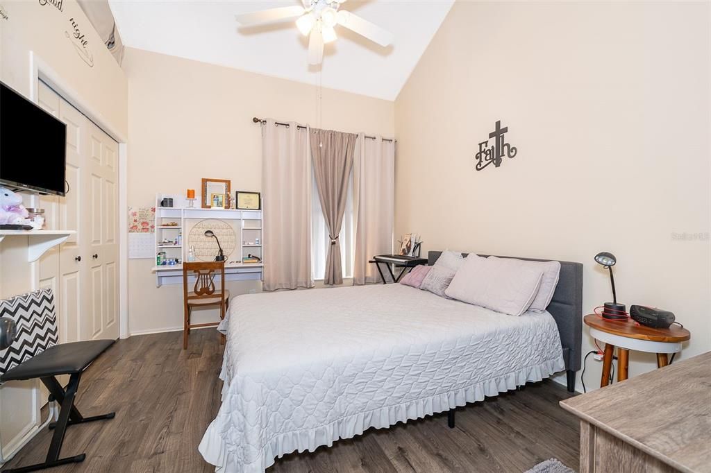 For Sale: $235,000 (2 beds, 2 baths, 1096 Square Feet)
