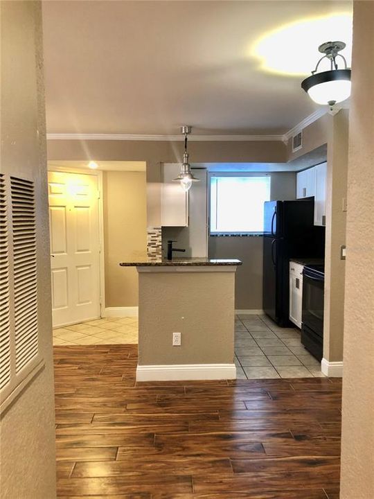 For Rent: $1,650 (2 beds, 1 baths, 919 Square Feet)