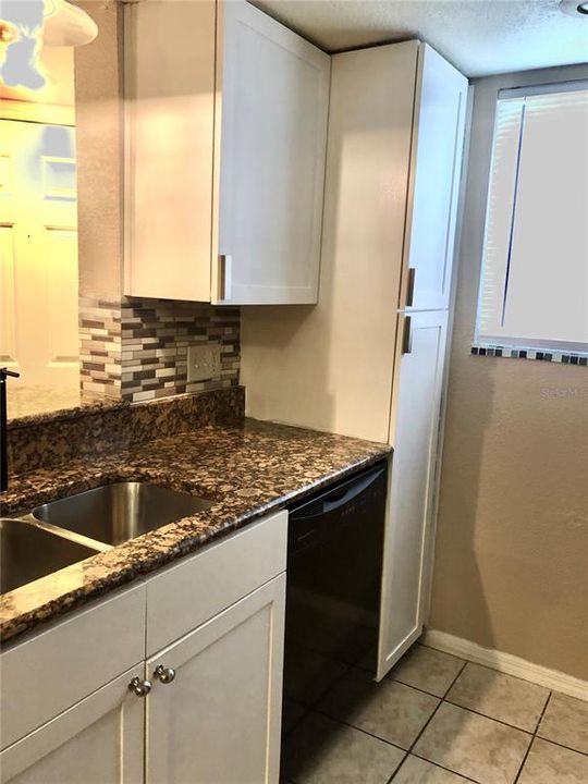 For Rent: $1,650 (2 beds, 1 baths, 919 Square Feet)