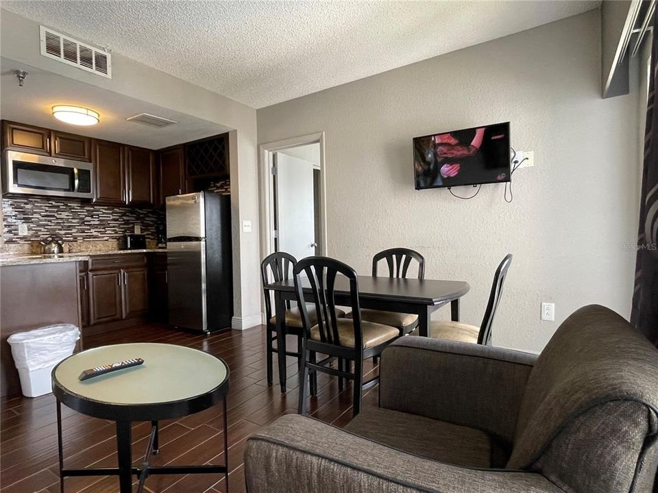 For Sale: $249,000 (2 beds, 2 baths, 578 Square Feet)