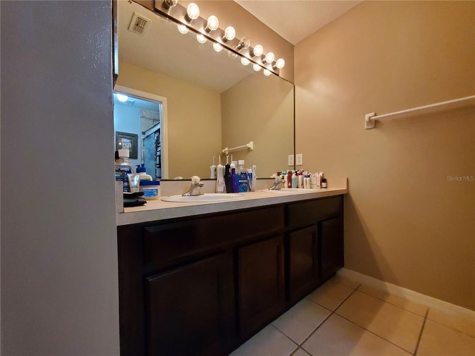 For Sale: $410,000 (4 beds, 2 baths, 2844 Square Feet)