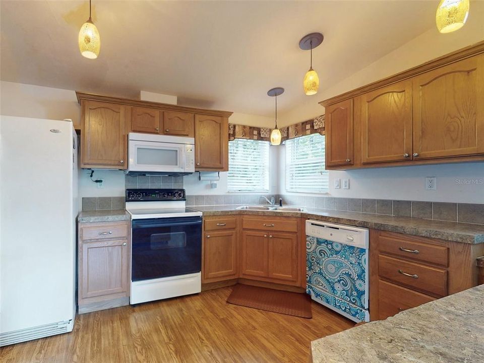 For Sale: $249,900 (3 beds, 2 baths, 1863 Square Feet)