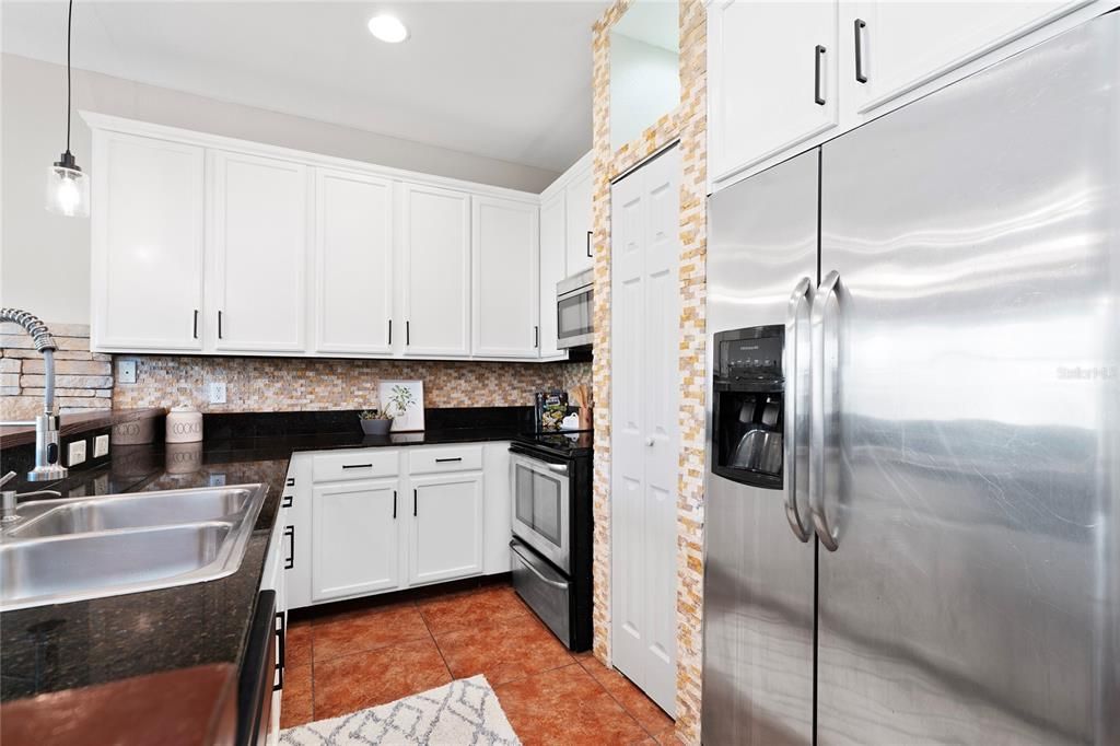 Active With Contract: $286,087 (3 beds, 2 baths, 1443 Square Feet)