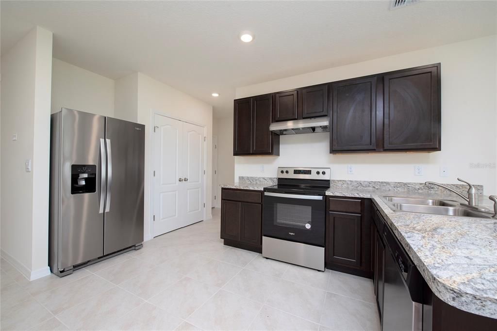 For Sale: $298,990 (3 beds, 2 baths, 1464 Square Feet)