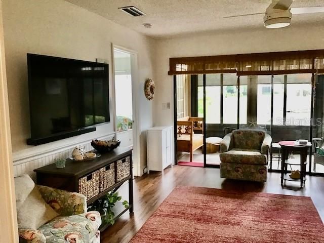 For Rent: $2,000 (2 beds, 2 baths, 900 Square Feet)