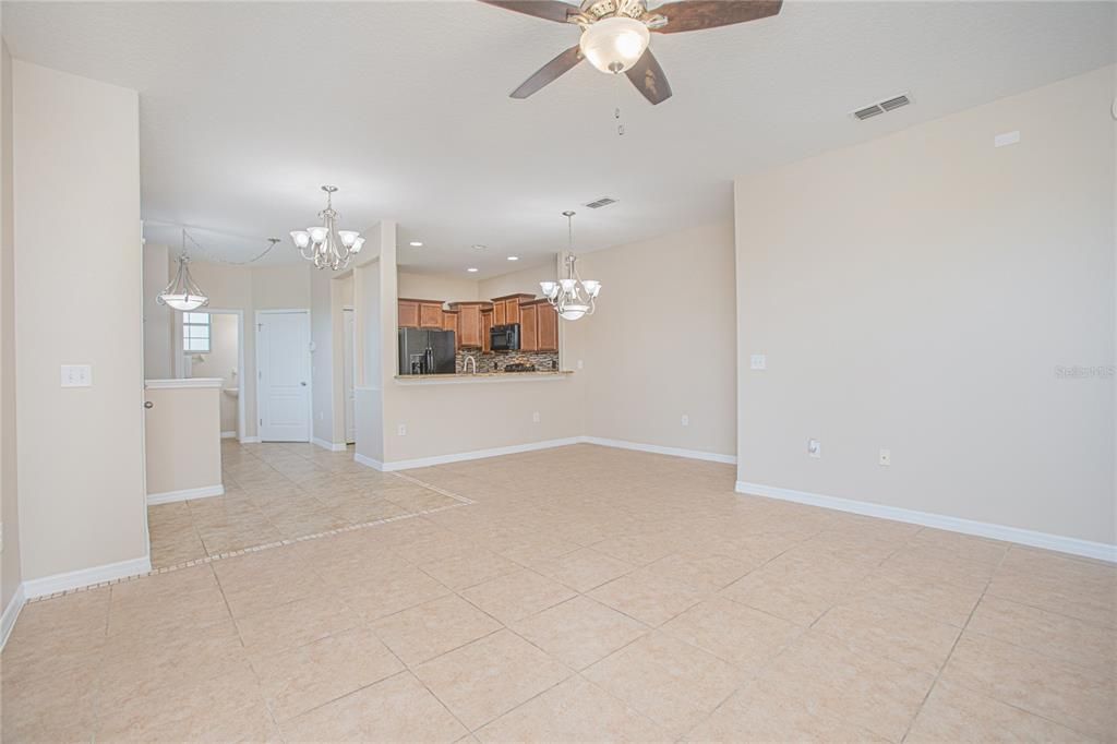 Recently Sold: $360,000 (3 beds, 2 baths, 1664 Square Feet)