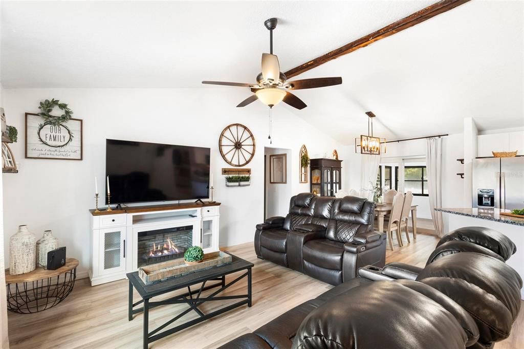 For Sale: $360,000 (3 beds, 2 baths, 1508 Square Feet)
