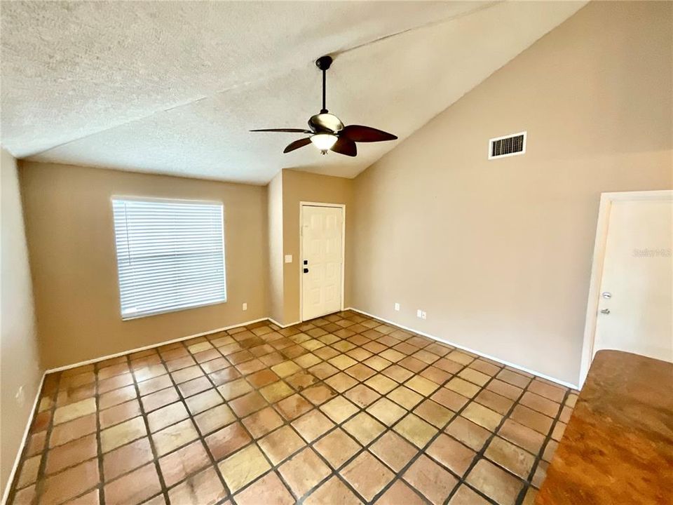 For Rent: $1,995 (2 beds, 1 baths, 797 Square Feet)