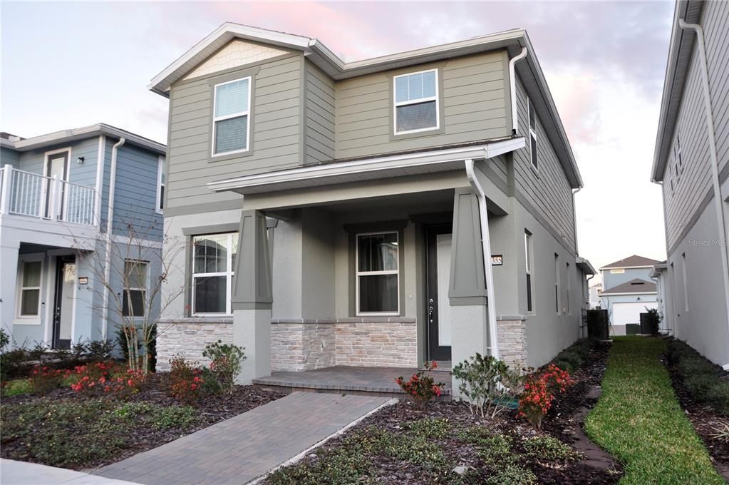 Active With Contract: $3,000 (3 beds, 2 baths, 1712 Square Feet)