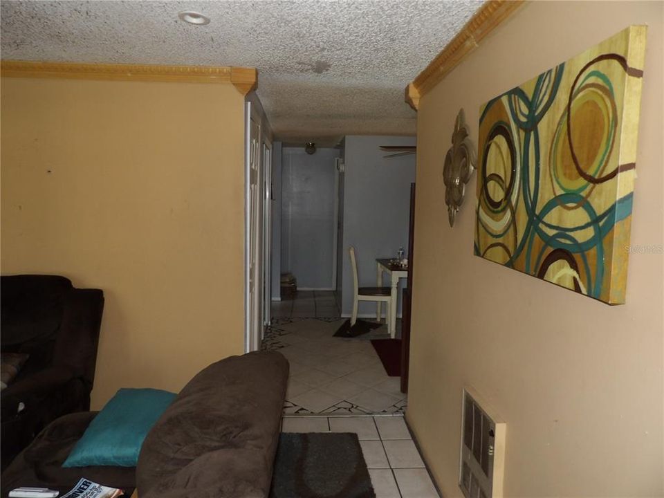 For Sale: $269,500 (3 beds, 1 baths, 991 Square Feet)